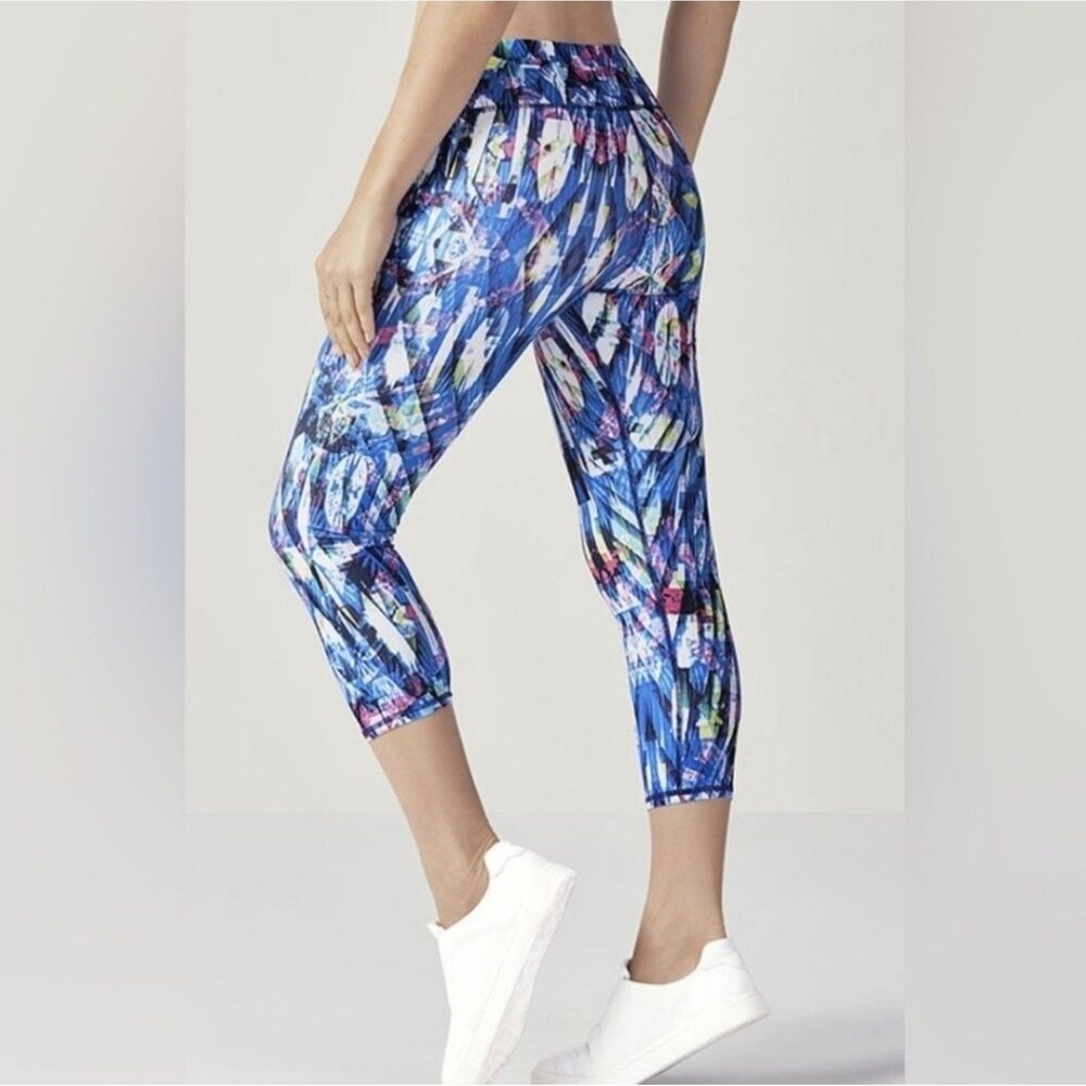 Fabletics Define PowerHold Mid-Rise Capri Leggings Reef Print Blue S - Picture 3 of 8